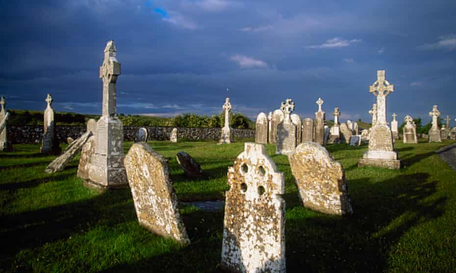 'Ó Cadhain achieves a perfect synthesis of style and subject' … a graveyard in Ireland.