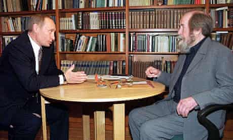 Alexander Solzhenitsyn meets Vladimir Putin in 2000