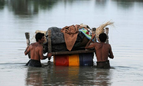 Pakistani flood affected villagers their