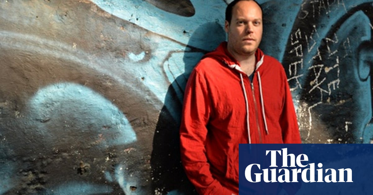 Avoir Images A Man Lies Dreaming By Lavie Tidhar Review A Noir Novel About dernière par