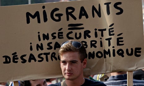 Anti-migrants banner