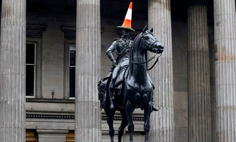Duke of Wellington statue with traffic cone in Glasgow