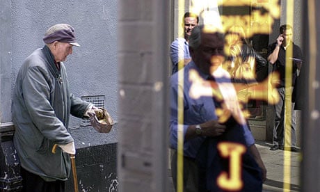 A man begs for outside a Dublin jewellery shop
