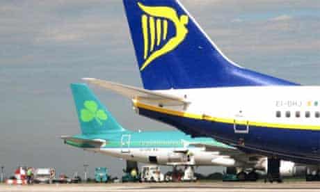 A Ryanair aicraft and an Aer Lingus aircraft on the apron at Dublin airport