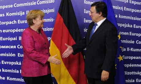 Angela Merkel and José Manuel Barroso shake hands