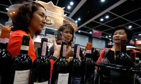 Chinese visitors taste European wines at an international trade fair