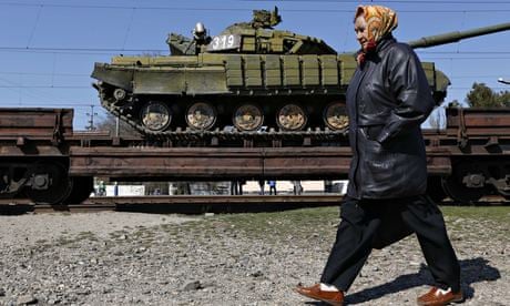 Ukrainian tanks near the Crimean capital of Simferopol 
