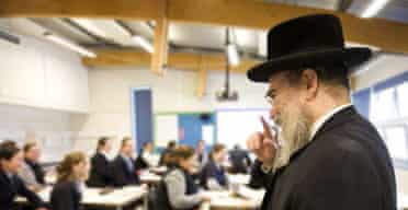 Rabbi Pinter at Yesodey Hatorah school