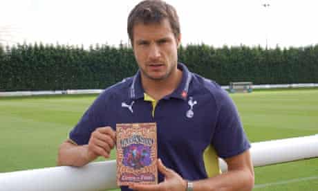 Carlo Cudicini, Spurs, with books for boys