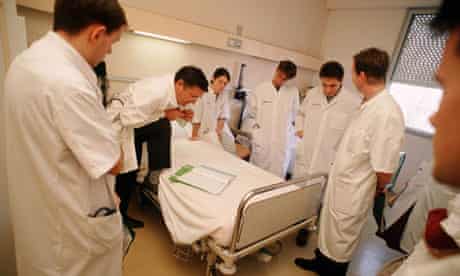  Medical students on a ward round