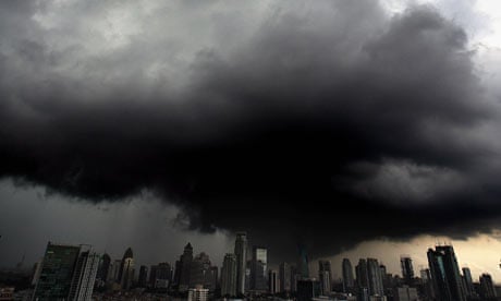 COP15 : Black clouds hover over the central Jakarta