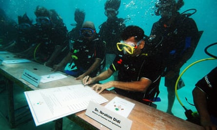 Climate change COP15 Maldives underwater cabinet meeting