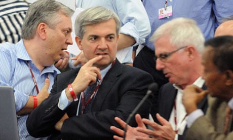 Cancun COP16: UK Climate Secretary Chris Huhne helping to facilitate information consultations