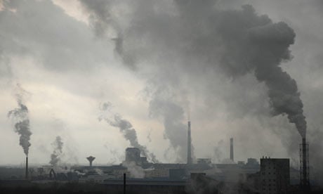 Pollution in China : Smoke billows from chimneys at a chemical factory in Shangrao, Jiangxi