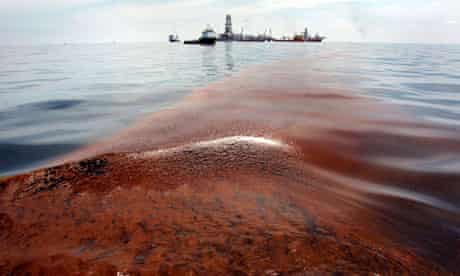 Deepwater Horizon oil spill : Dispersed oil floats on the surface of  Gulf of Mexico near platform
