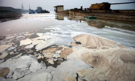 Chemical water pollution in China: Yangtze river, Anhui, China