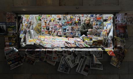 Leo Blog on anglo-saxon climate sceptics : A vendor sells newspapers and magazines at newsstand