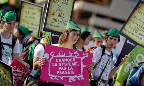 MDG : Robin Hood tax protester at G20 in Cannes
