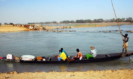 MDG :  Herder cross the Niger river with their , Mopti , Mali