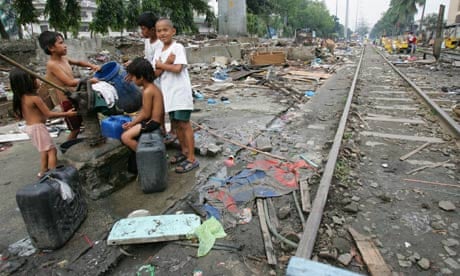 MDG : Generosity help poor children : Makati city slum