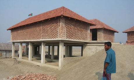 MDG : Bangladesh : Cyclone resistant houses built with NGO BRAC