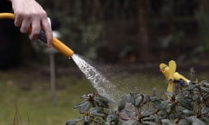 Water Crisis Worsens In Southern England during 2006 drought : Ban on using hose pipe in  gardens