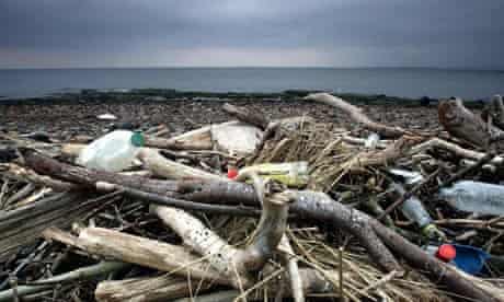 Beach Clean-up : Rubbish Litters UK Beaches