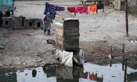 MDG : Water and sanitation : A makeshift toilet in Srinagar Kashmir
