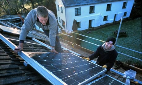 Installing photovoltaic cells on a house roof : solar panels