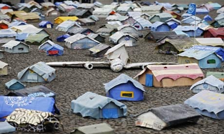 MDG : Climate refugees : German artist Hermann Josef Hack created the "Climate Refugee Camp"