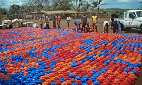 MDG : Aid agencies materials : buckets for displaced people in Lira, Uganda