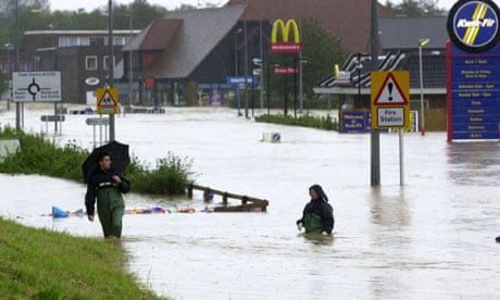 Faq on climate change lead to more floods : 2000 floods in UK 