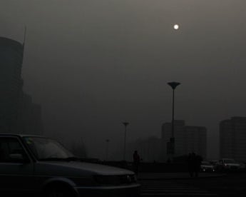 Heavy air pollution in China : smog envelops Beijing