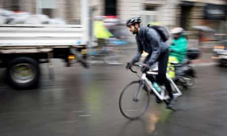 Bike Blog : A cyclist rides in central London 