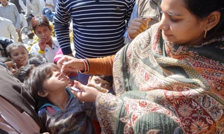 MDG : Unicef polio health worker during India’s bi-annual immunisation campaign, Uttar Pradesh