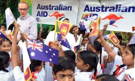 MDG : Australia Aid : Australian Foreign Minister Bob Carr speaks with school children of Sri Lanka 