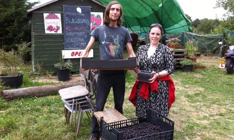Blog on food waste : Kat Arney with Martin Bowman, gleaning co-ordinator for the Gleaning Network