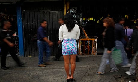 MDG : A sex worker waits for clients in downtown Mexico City
