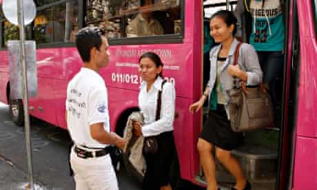 MDG : Passengers in Phnom Penh, Cambodia, disembark from a public bus