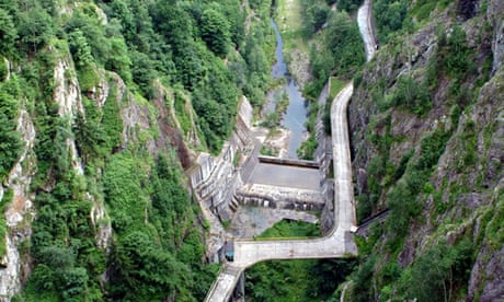Hydropower plant in Romania : Concrete structures on river Arges
