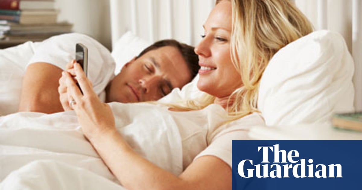 Should I keep my smartphone and tablet out of my bedroom?