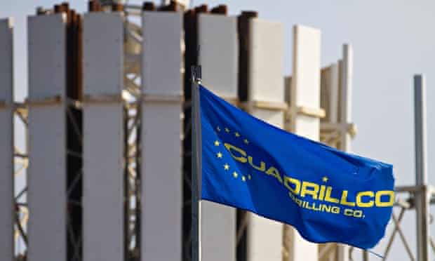 Fracking and drilling Cuadrilla Resources Flag and rig in Grange Hill Blackpool, England, UK