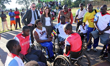 MDG : Under Secretary for International Development Lynne Featherstone with disabled people