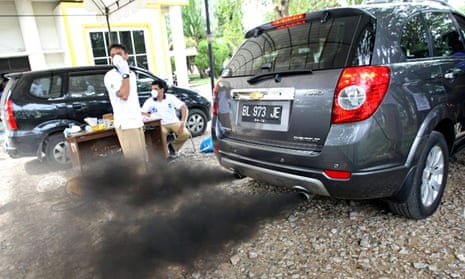 Pollution in Indonesia : exhaust car emissions inspection in Banda Aceh