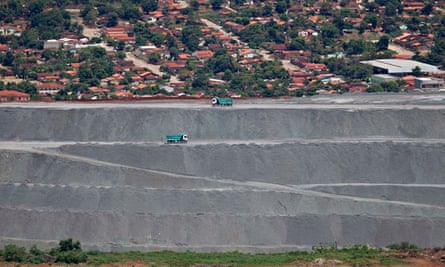 MDG : Asbestos in Brazil : general view of mine tailings from the Cana Brava chrysotile mine, Minacu