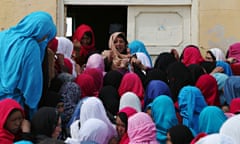 MDG : Afghan woman : Afghan women wanting to vote crowd the entrance to a polling station in Bamiyan
