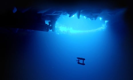 The Jaguar is an Autonomous Underwater Vehicle (AUV)  mesures sea ice in the East Antarctic Sea 