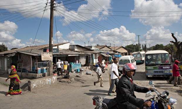 MDG : Busy street scene in Dar es Salaam, Tanzania