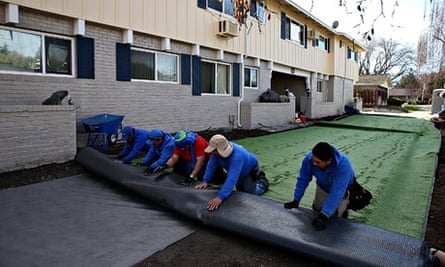 California drought : Californians Install Artificial Lawns Due To Statewide Drought