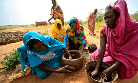 MDG : CSW and Gender Equality and the Empowerment : Women make stoves out of mud 